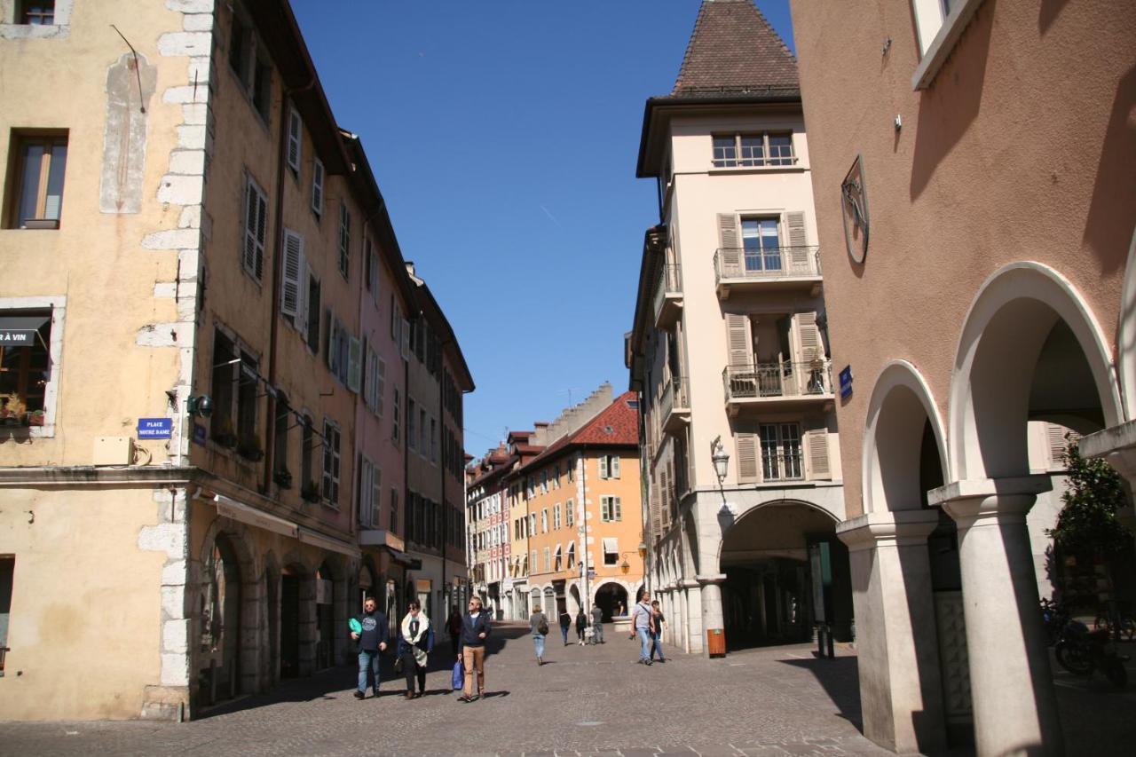 Nid Douillet Bed & Breakfast Annecy Bagian luar foto