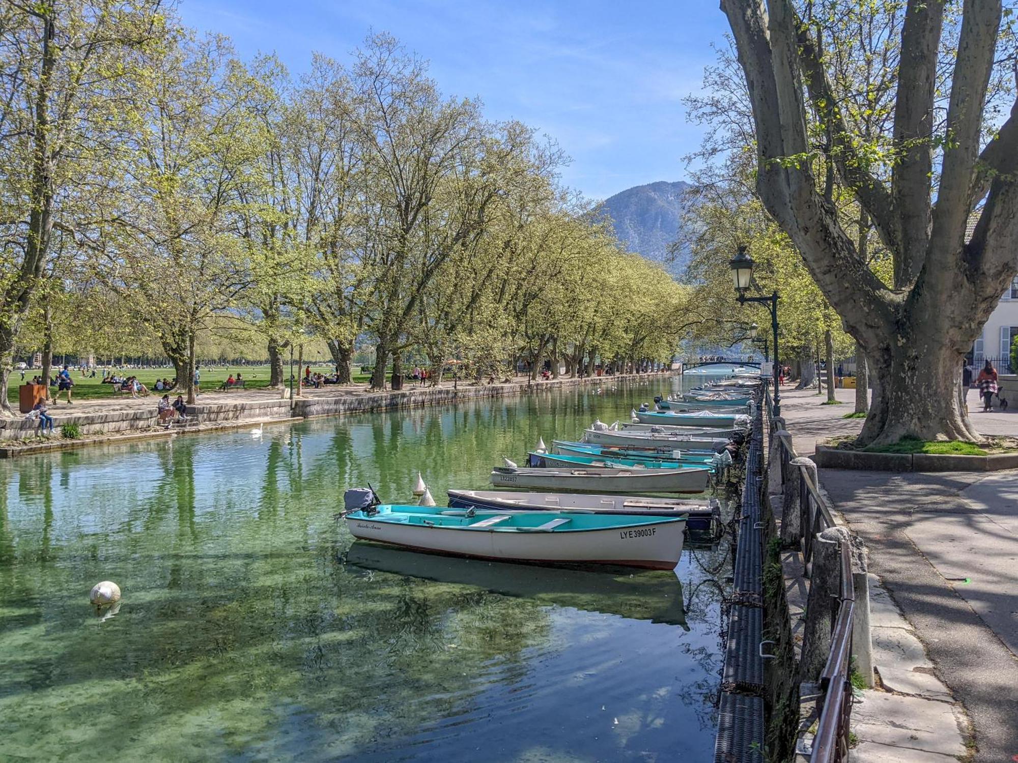 Nid Douillet Bed & Breakfast Annecy Bagian luar foto